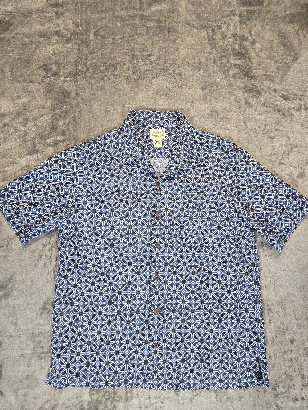 LL Bean Traditional Fit Geometric Button Up Short Sleeve Shirt Size Medium
